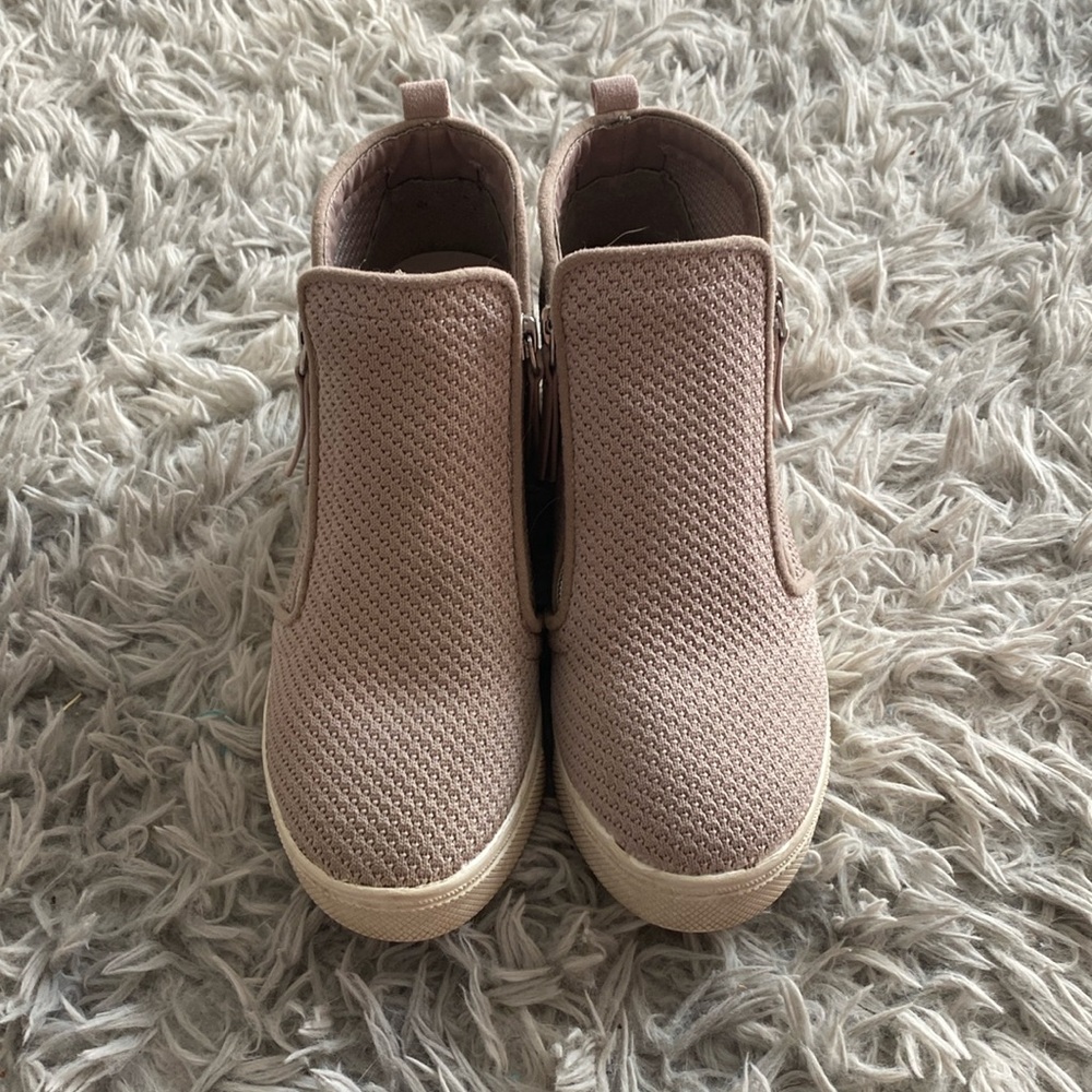 Pink Steve Madden heals